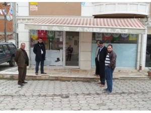 Sapanca'da Hdp Seçim Bürosu'na Taşlı Saldırı