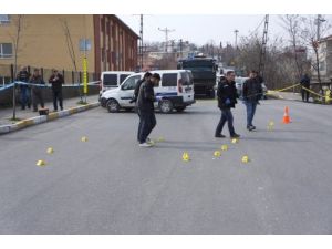 Otomobilinde Kurşun Yağmuruna Tutuldu