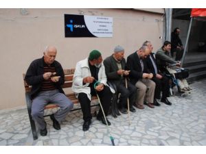 Agd'liler, Merhum Erbakan İçin 2 Bin Kase Helva Dağıttı