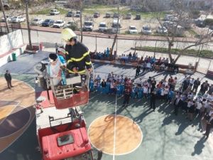 Öğrenciler, Yangın Tatbikatını Başarıyla Tamamladı
