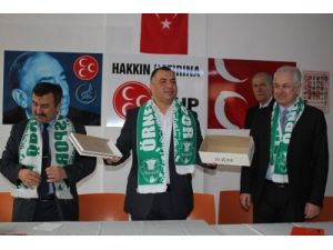 Mhp İstanbul Adayı Acar, Ayakkabı Kutuları İle Mahalleliye Cevap Verdi