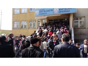 Hakkari'de Dershaneye Büyük İlgi; Seviye Tespit Sınavına 8 Bin 200 Kişi Girdi