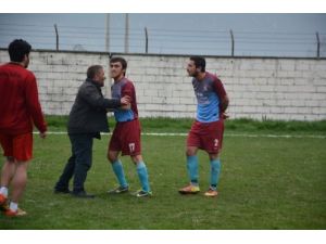 Sakarya'da Amatör Maçta Kavga Çıktı