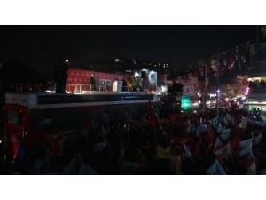 Meydan Işıkları Yanmayınca Sarıgül Karanlıkta Miting Yaptı