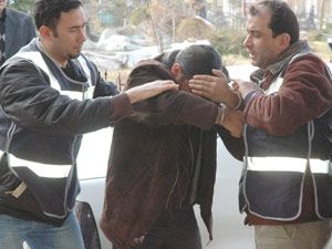 Özel Harekat’tan çifte operasyon