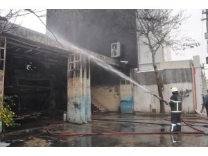 Kaynak Atölyesinde Yangın Çıktı 3 İş Yeri Zarar Gördü