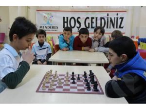 Artvinli Öğrenciler Satranç Turnuvasında Ter Döktü