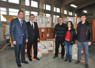 Akşehir'de okullara 100 ecza dolabı