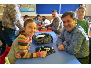 Öğrenciler Turnuvada Velileriyle Yarıştı