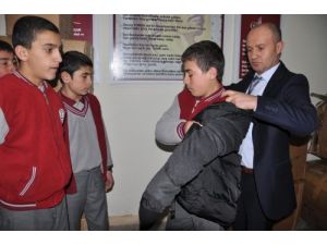 İstanbul’dan Korkut Yunus Emre Yatılı Bölge Ortaokulu'na Giyim Yardımı
