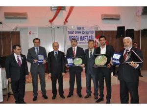 Iğdır'da Vergi Rekortmenleri Ödüllendirildi