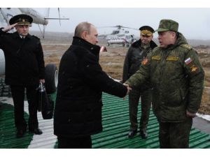 Putin Askeri Tatbikatta Katıldı