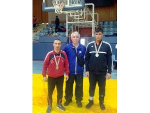 Özel Şehzade Mehmet Öğrencileri Güreşte İki Madalya Kazandı