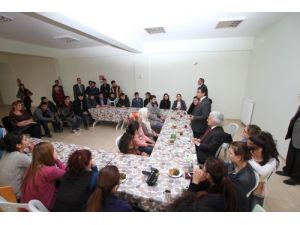 Rektör Uçar: Her Zaman Öğrencilerimizin Yanındayız