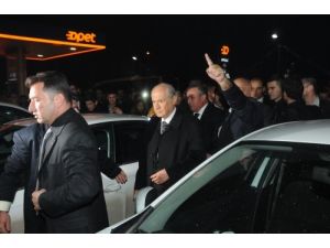 Bahçeli, Çanakkale'de Partililerle Yol Üstü Görüştü