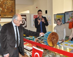 Öğrencilerden materyal sergisi