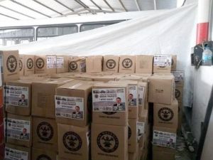 Ak Partili Belediye Başkanı Adına Resmi Araçlarla Gıda Kolisi Dağıtılıyor