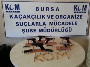Karadeniz’den Getirdikleri Ruhsatsız Tabancaları Satarken Yakalandılar