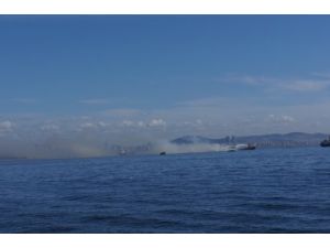 Yanan Gemiyi Söndürme Çalışmaları Sürüyor