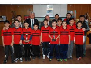 Şampiyon Öğrenciler Başkan Öngel’i Ziyaret Etti