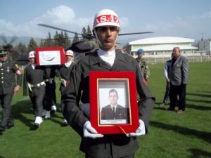 Şırnak'ta Şehit Olan Uzman Çavuş Gözyaşlarıyla Toprağa Verildi