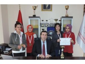 Kort Tenisi Şampiyonu Hoşgörü Lisesi Oldu