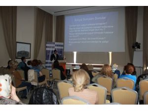 'Kadınlar 40 Yaş Sonrası Tarama Yaptırması Yararlı'