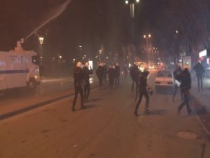 İzinsiz Gösteri Yapan Gruba Polis Müdahale Etti