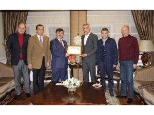 Hacıosmanoğlu: Rakip Seyircilerin Yanyana Maç Seyrettiği Ortamı Arzu Ediyoruz