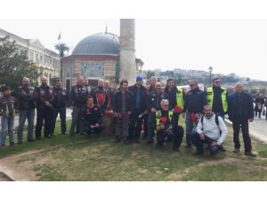 İzmirli Motorculardan Kadınlara Çiçek