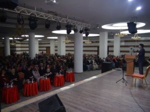 Kadınlar Hayatın Her Anında Varlar