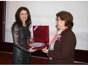 Üftade Eğitim Kurumları Yılın Kadını Ödülü Verdi