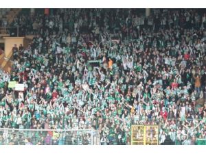 Bursaspor, Bayan Taraftarlar Önünde Karabükspor Maçında 3 Puan Peşinde