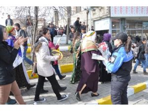 8 Mart Yürüyüşünde Gergin Anlar Yaşandı