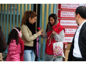 Kadınlara Karanfil Ve Türk Kahvesi