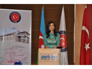 Bakü'de Türkiye'deki Karabağlıları Konu Alan Sempozyum Yapıldı