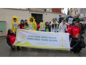 Greenpeace’ten Kadıköy’de Nükleer Karşıtı Eylem