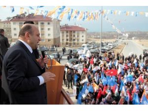 Bakan Işık, Toki Konutlarında Yaşayan Vatandaşları Ziyaret Etti