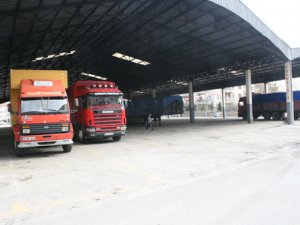Araplar Semt Pazarı TIR garajına döndü