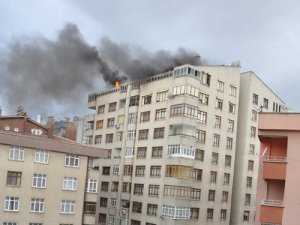 Çatıda çıkan yangın korkuttu