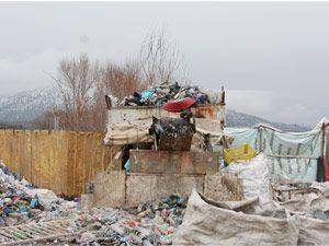 Çöp kutularına yanlışlıkla atılan atıklar