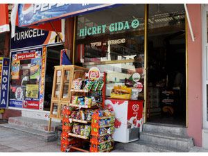 2 bin lira değerinde sigara ile 7 lira çalındı