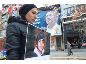 Berkin Elvan İçin Oturma Eylemi Yapıyor