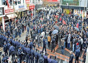 Düzce’de HDP'ye saldırı