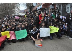 Tunceli'de Yüzlerce Öğrenci Berkin Elvan İçin Yürüdü