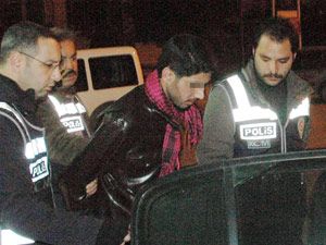 Bagaj fişini yerken yakalandı