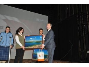 Mehmet Akif Ersoy Anıldı