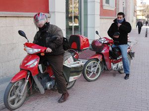 Gazete dağıtıcılarının çileli yolculuğu
