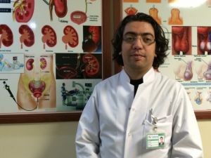 'Gilaburu Taş Düşürmüyor, Çok Su İçirdiği İçin Taş Düşürmeye Yardımcı Oluyor'