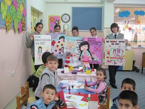 Duyarlı öğrenciler tasarruf için kumbara dağıttı